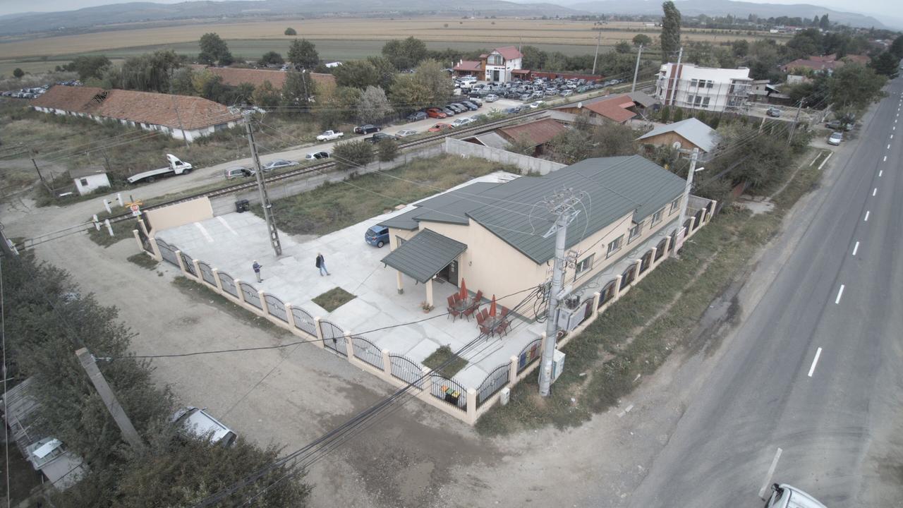 Hostel Denisa Buzau Exterior foto